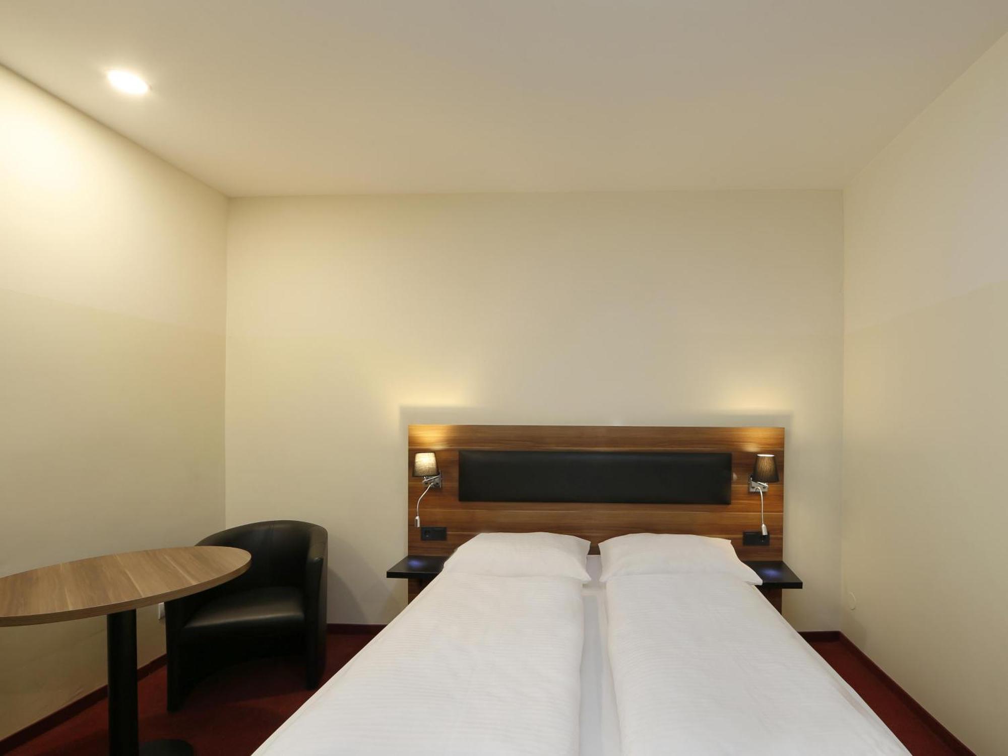 B&B Hotel Berlin-Adlershof Bagian luar foto