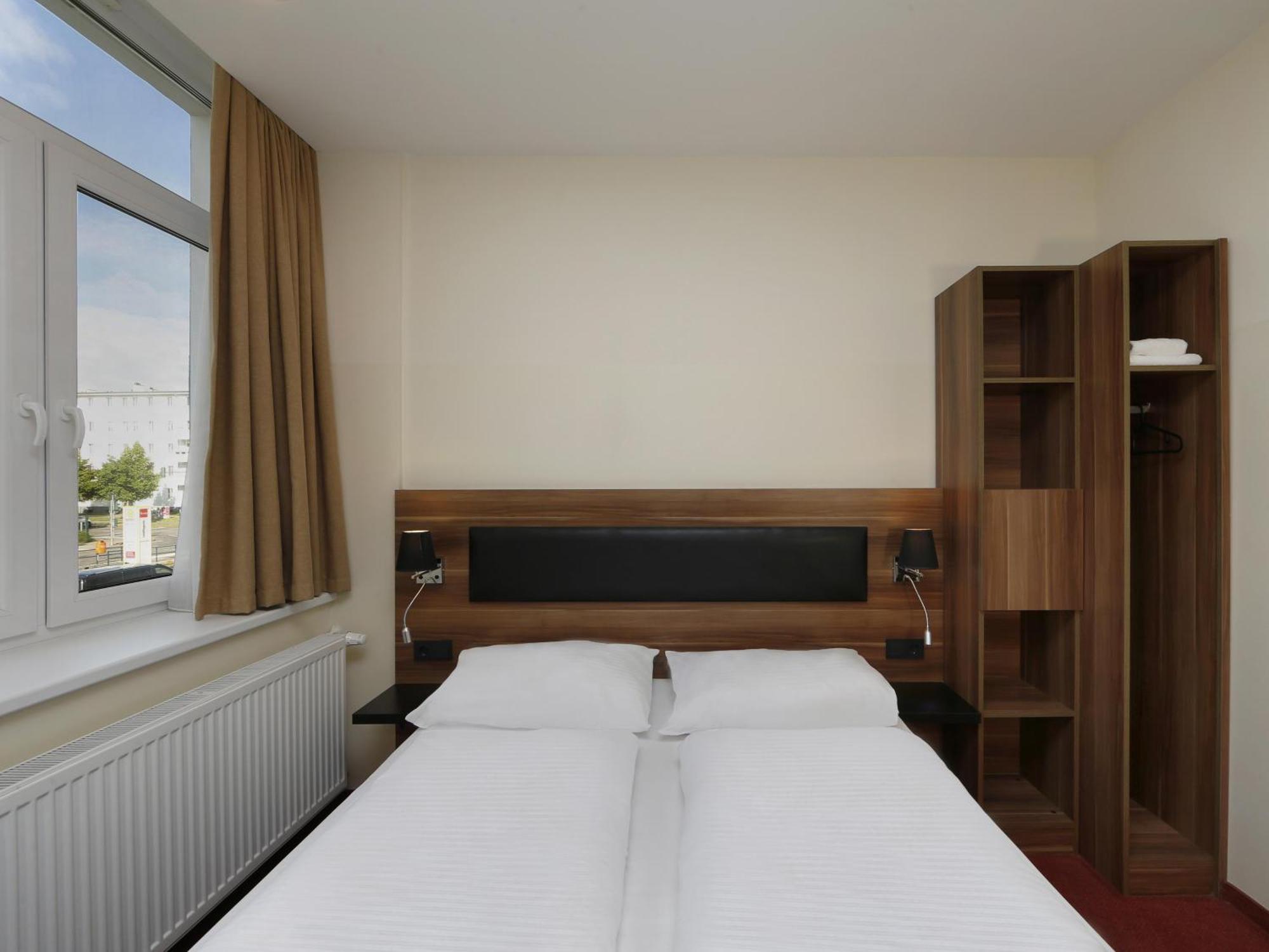 B&B Hotel Berlin-Adlershof Bagian luar foto