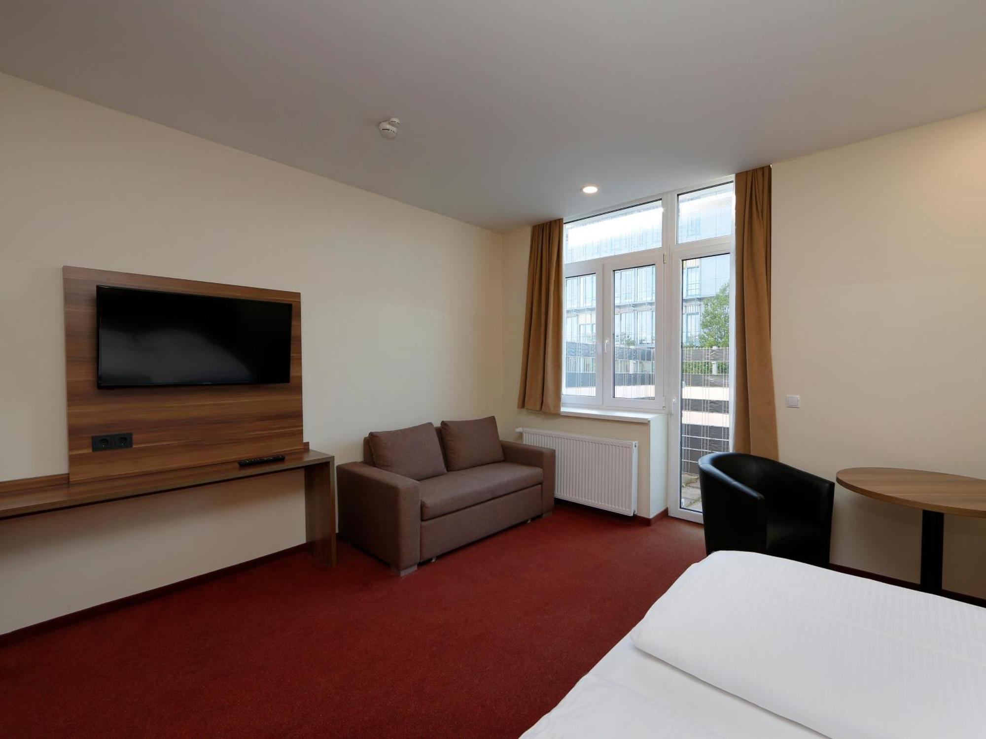 B&B Hotel Berlin-Adlershof Bagian luar foto
