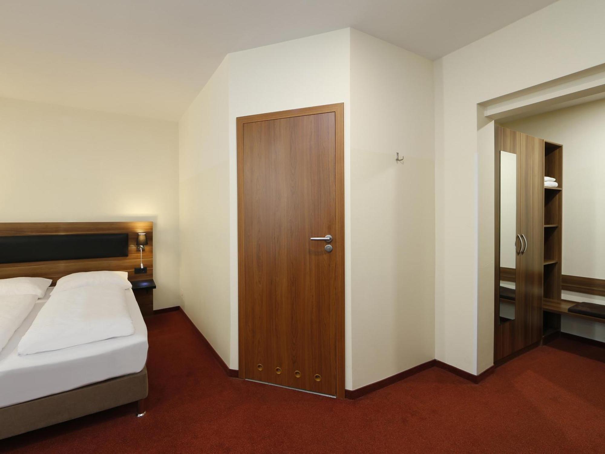 B&B Hotel Berlin-Adlershof Bagian luar foto