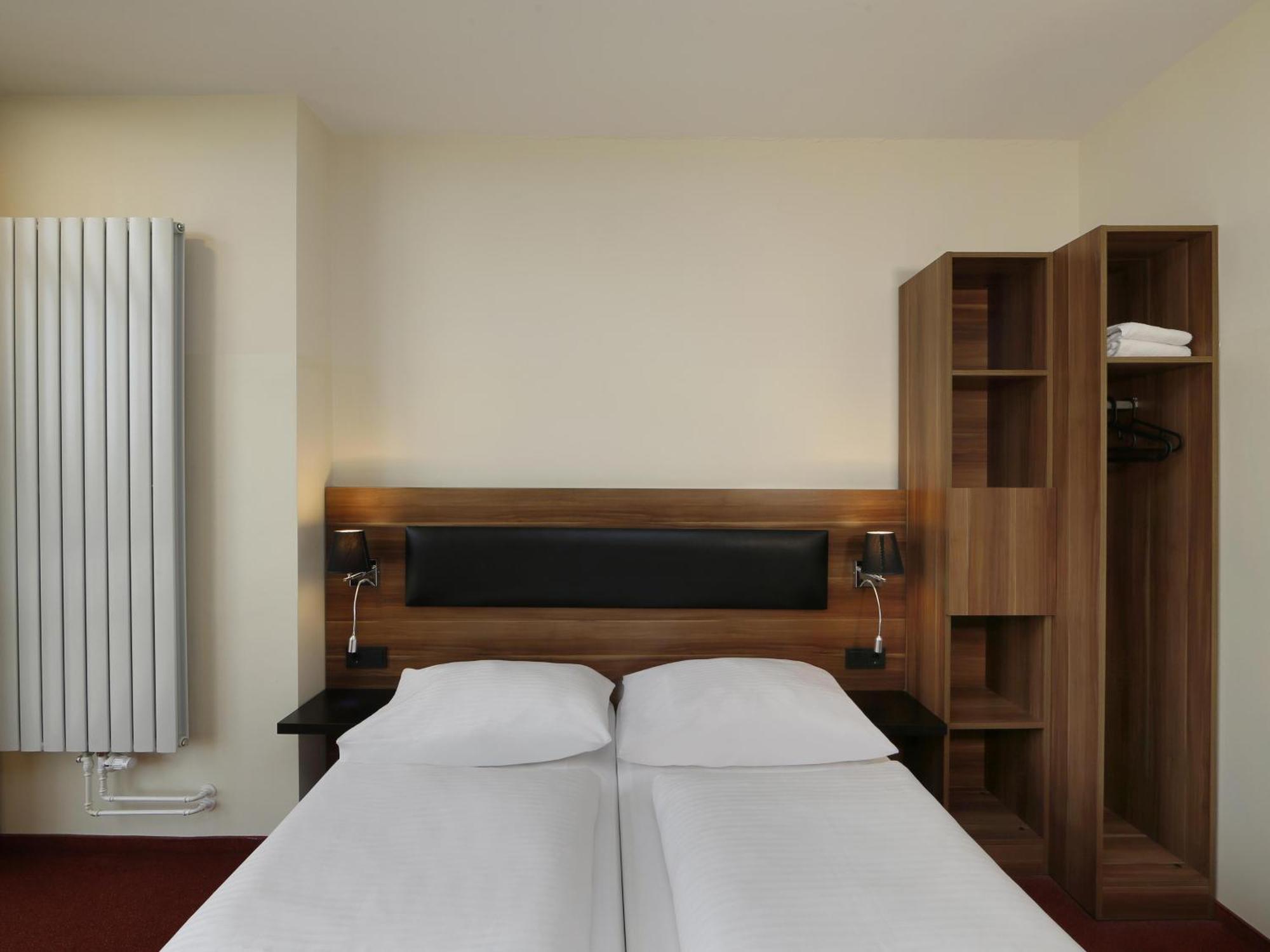 B&B Hotel Berlin-Adlershof Bagian luar foto