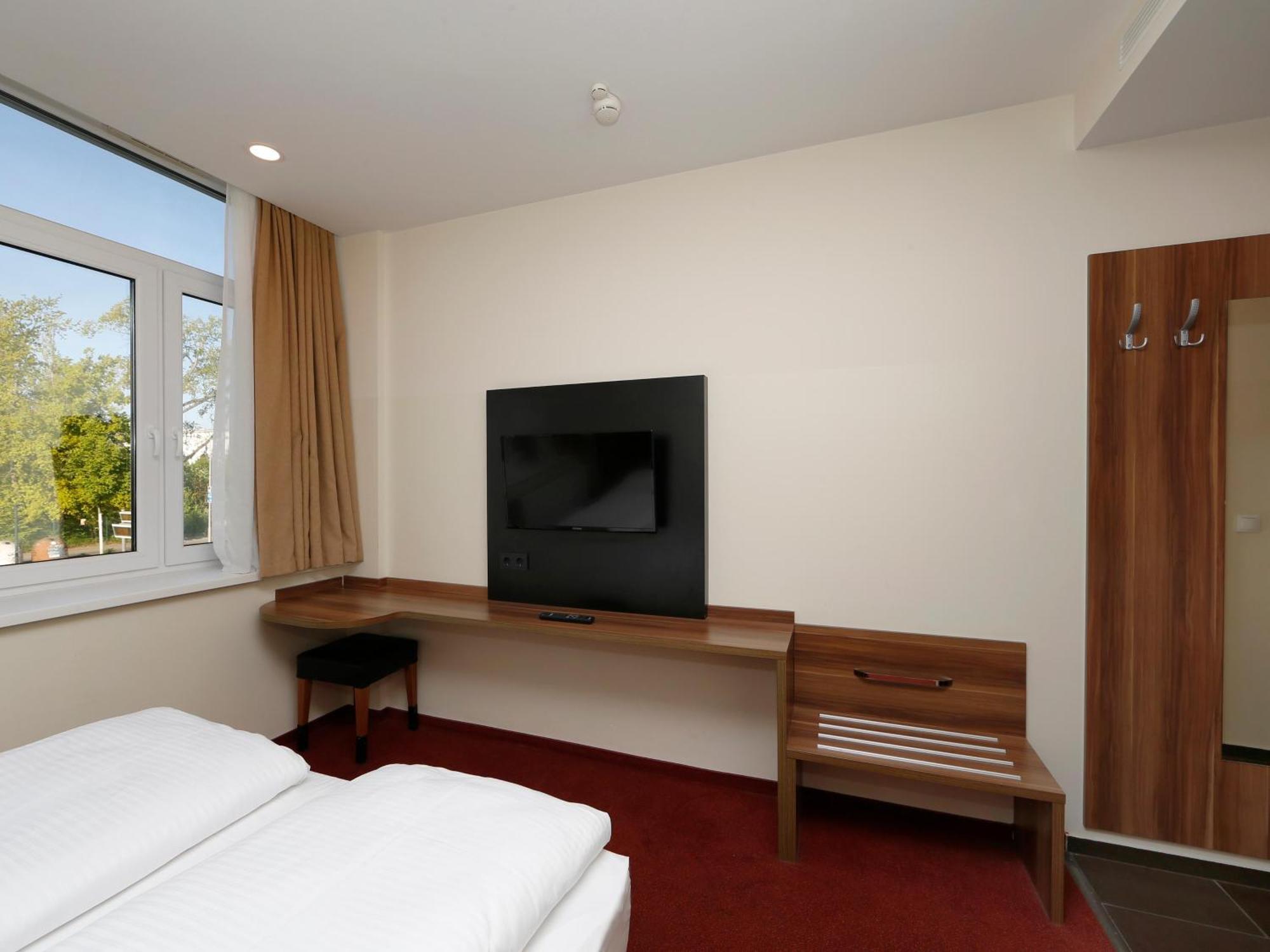 B&B Hotel Berlin-Adlershof Bagian luar foto