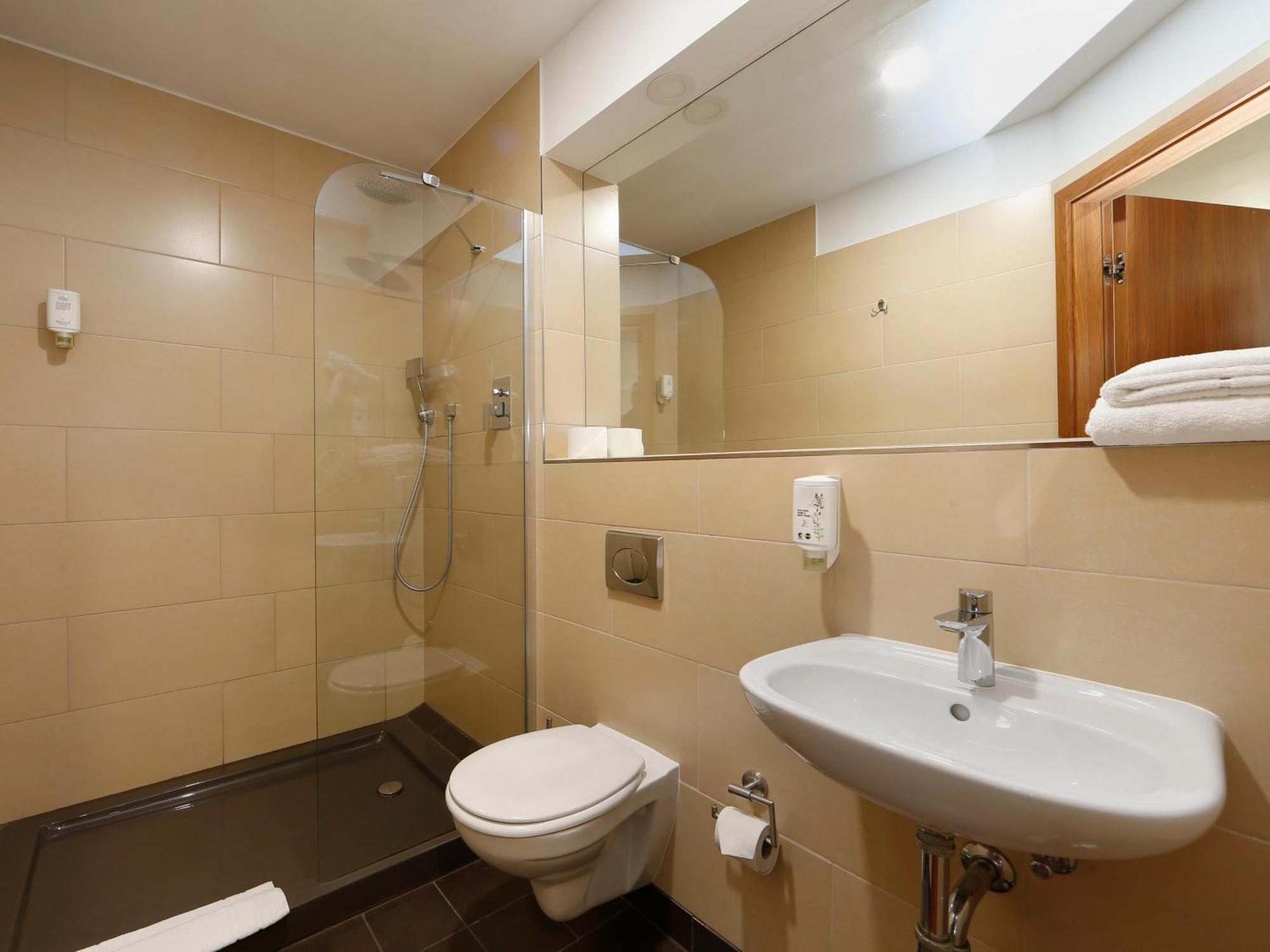 B&B Hotel Berlin-Adlershof Bagian luar foto